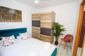 2 bedrooms, WiFi, bed sheets - Art Apartment VI, Two-Bedroom Apartment (Alicante (Alacant))