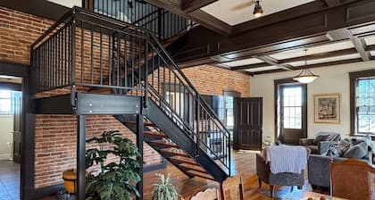 Tamm Loft | River view, Downtown WashMo, Dog-friendly