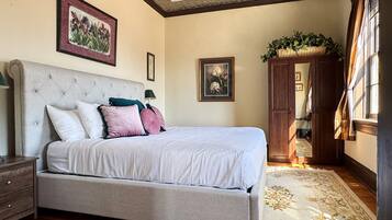 2 habitaciones, tabla de planchar con plancha y cuna de viaje