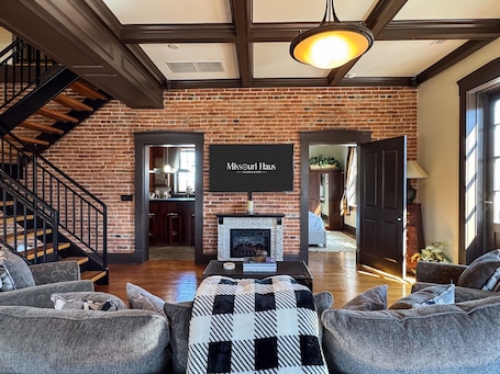 Interior. Tamm Loft | River view, Downtown WashMo, Dog-friendly