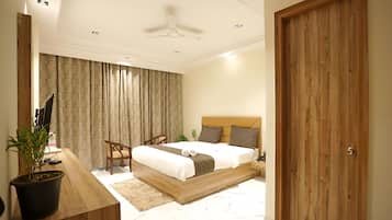 Habitación Deluxe | Ropa de cama hipoalergénica y escritorio