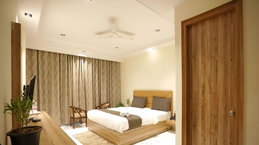 Hotel GoodLuck House Near Delhi Airport