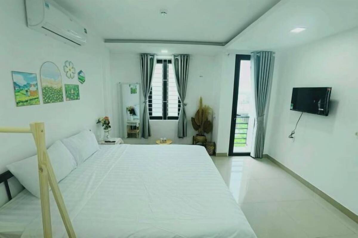 Soundproofing, iron/ironing board, free WiFi, bed sheets