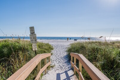 Fantastic IRB waterfront condo, Sunset Vistas,408N
