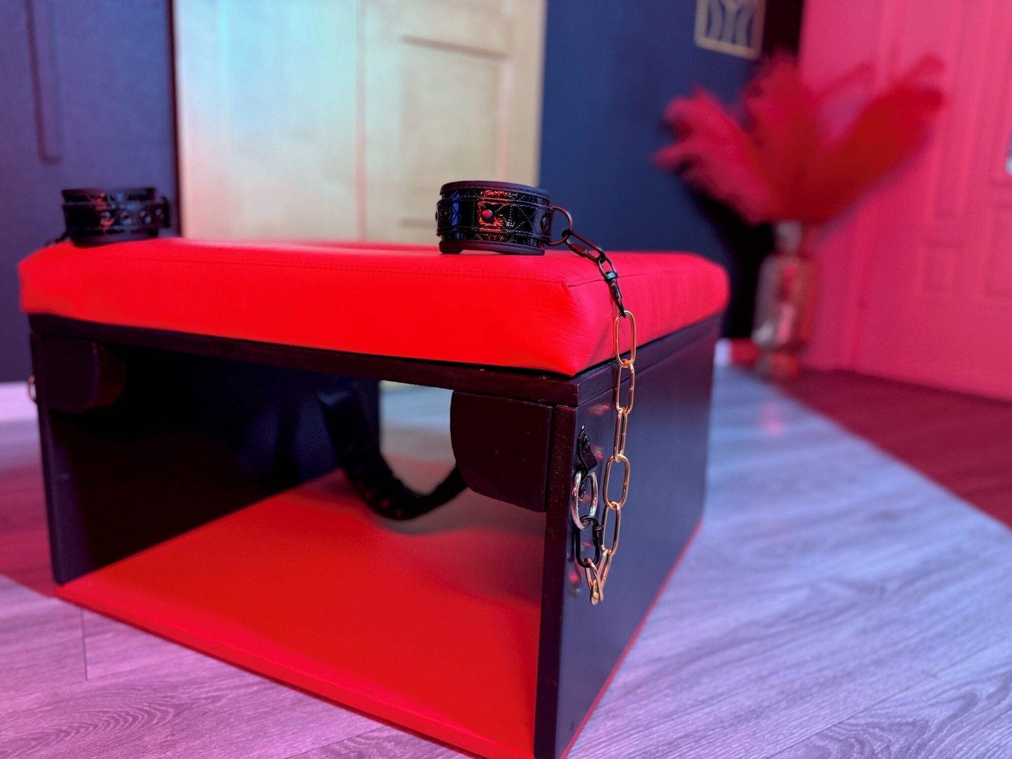 👑 Throne Fit for Royal Indulgence
This luxury queening chair is more than just a statement—it’s an experience. Designed for intimacy, exploration, and elevated connection.