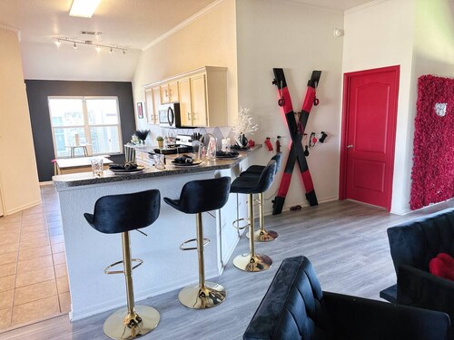 Luxury Couples Hideaway | King Bed • Jacuzzi Spa • Private Retreat