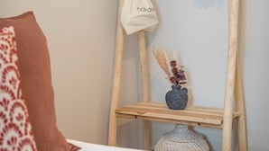 2 bedrooms, iron/ironing board, free WiFi, bed sheets - Beautiful 2 Bed property with parking by the sea (Brighton)