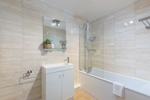 Hårtørrer, håndklæder