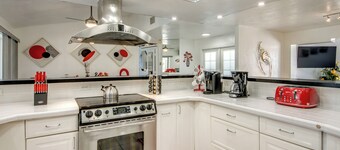 Villa 14 Walk to Beach, Pool/Spa, Kayaks, Bikes, Direct Gulf access!