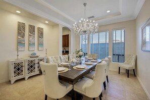 House | 6 bedrooms, Internet - Elegant Desert Oasis Near Coachella Palm Springs (Indio)