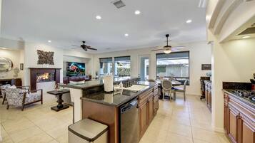 House | 6 bedrooms, Internet