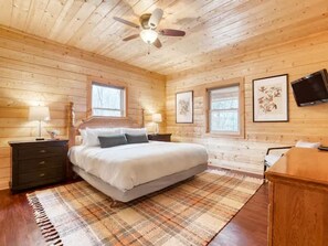 4 bedrooms - Charming Smoky Mountain Cabin w Hot tub Views (Gatlinburg)