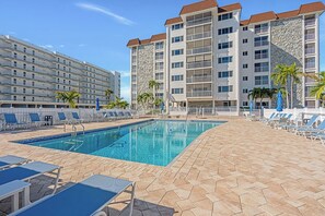 Pool - FUN IN THE SUN! FAMILY ISLAND BEACHFRONT VACATION CONDO! SANDCAPER 207! (Fort Myers Beach)