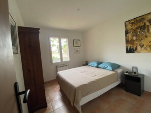 3 chambres, bureau, Wi-Fi gratuit, draps fournis