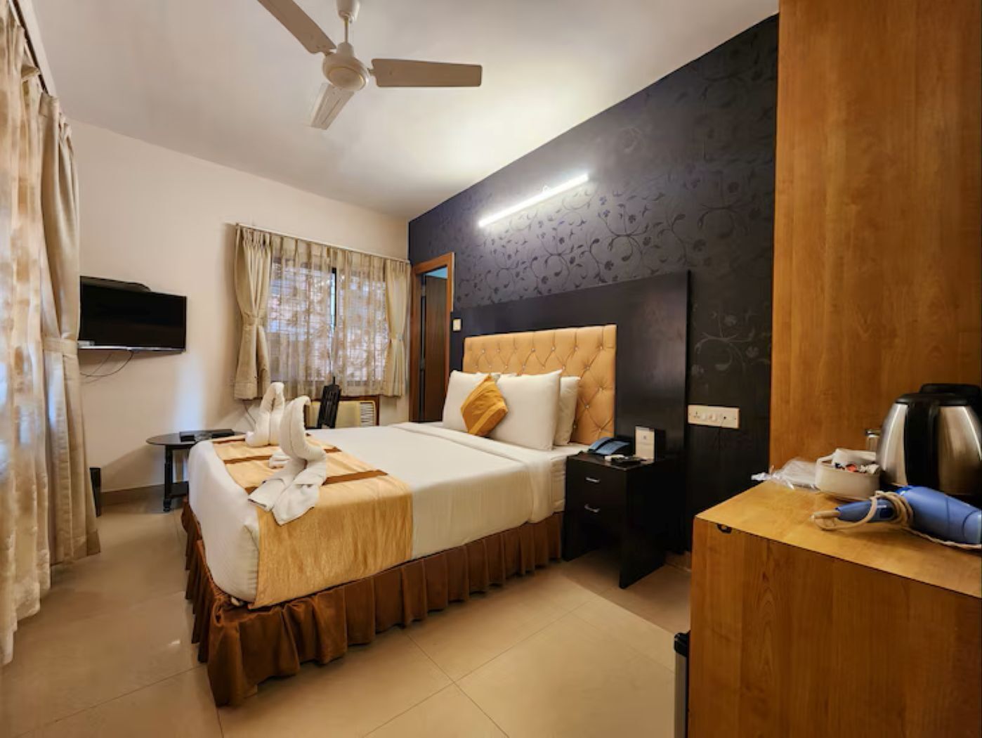 Quarto casal luxo, 1 cama de casal | Wi-Fi de cortesia