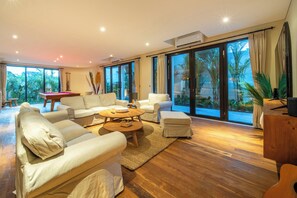 Living area - Spacious 6BR villa with 17m pool in Berawa Canggu (Bali)