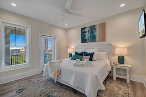 House | 4 bedrooms, Internet - Azure Horizon Beachfront Charm in Gulf Shores (Gulf Shores)