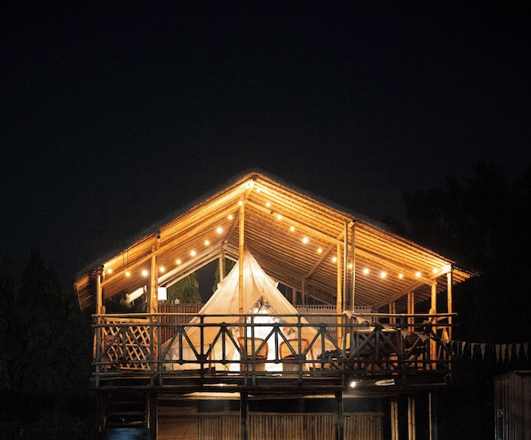 Luxury Tent, Garden View | Bed sheets - Tuk Tuk Gilhari Noida (Noida)