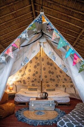 Luxury Tent, Garden View | Bed sheets - Tuk Tuk Gilhari Noida (Noida)