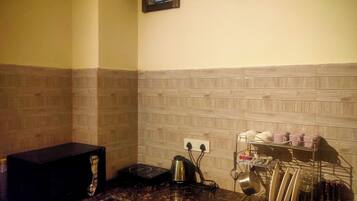Deluxe Room | Private kitchen