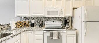 5 Mi to Myrtle Beach Hot Spots: Condo w/ Perks!