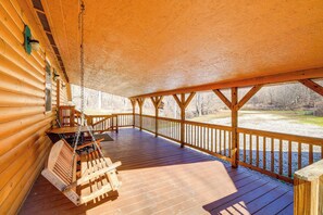 Interior - Cabin Close to ATV & Hiking Trails in Delbarton (Delbarton)