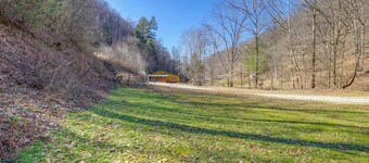 Cabin Close to ATV & Hiking Trails in Delbarton