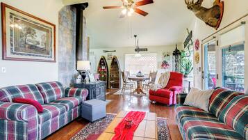 House (2 Bedrooms) | Interior