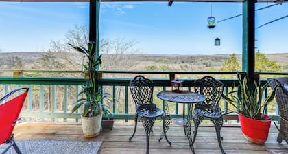 'the Treehouse' in Cherokee Village: Deck & Views