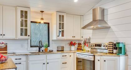 1 Mi to Marina: Cabin w/ Views Near Atwood Lake!