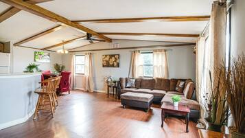 House (3 Bedrooms) | Front of property