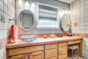 Interior - Walk to Main St: 'mountain Creek Home' w/ Gameroom (Red River)