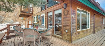 Walk to Main St: 'mountain Creek Home' w/ Chiminea