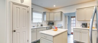 Walk to Eats: Midtown Memphis Home w/ Patio!