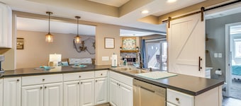 Osage Beach Condo Pools, Boatslip and Pickleball