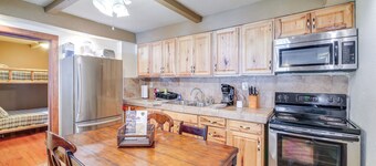 8 Mi to Hatfield-mccoy Trails: Cabin in Delbarton