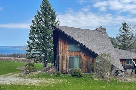 Fachada de la propiedad