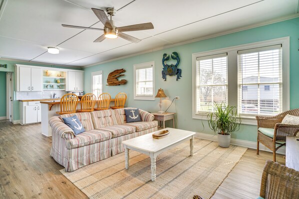 Cottage (2 Bedrooms) | Interior - 1 Mi to Cypremort Point: Waterfront Gem w/ Dock! (Franklin)
