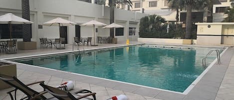 Piscine couverte, piscine extérieure (ouverte en saison)