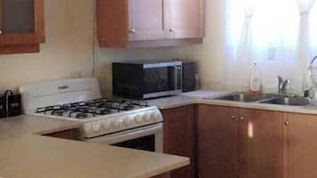House | Private kitchen | Fridge, microwave, oven, stovetop