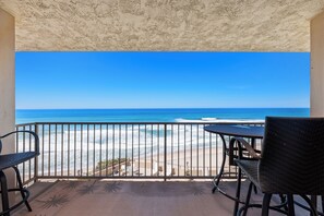 Property grounds - Coastal Heights - Solana Beach Vacation Rental, Ocean Views, Pool, Pickleball (Solana Beach)
