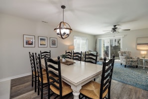 Dining - 25 Springwood: First Floor, 1 Level, Walk to Beach (Hilton Head Island)