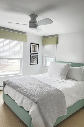 4 bedrooms, iron/ironing board, WiFi, bed sheets - Coastal Maine Retreat Steps from Beach - Sleeps 8 Comfortably (Kennebunk)