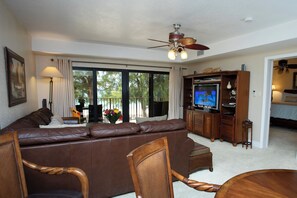 Smart TV, DVD player, table tennis, books