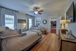 4 室のベッドルーム、アイロン / アイロン台、WiFi、ベッドシーツ