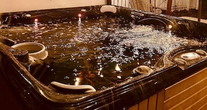 "Milam Mill Haus” : 1925 Historic German home “Large Hot Tub”.