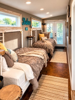 5 bedrooms, in-room safe, iron/ironing board, free WiFi - "Milam Mill Haus” : 1925 Historic German home “Large Hot Tub”. (Fredericksburg)