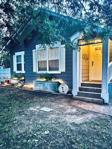 "Milam Mill Haus” :  1925 Historic German home “Large Hot Tub”.