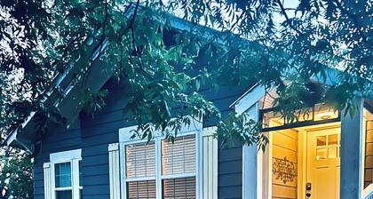 "Milam Mill Haus” : 1925 Historic German home “Large Hot Tub”.