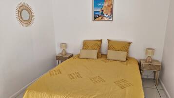 3 bedrooms, iron/ironing board, WiFi, bed sheets